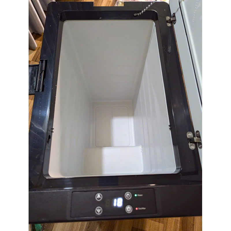 bên trong tu lạnh Alpicool C75