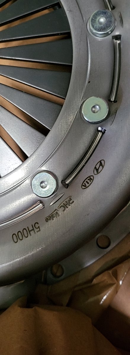 Mã 5H000 và logo Hyundai trên vỏ bàn ép County chính hãng